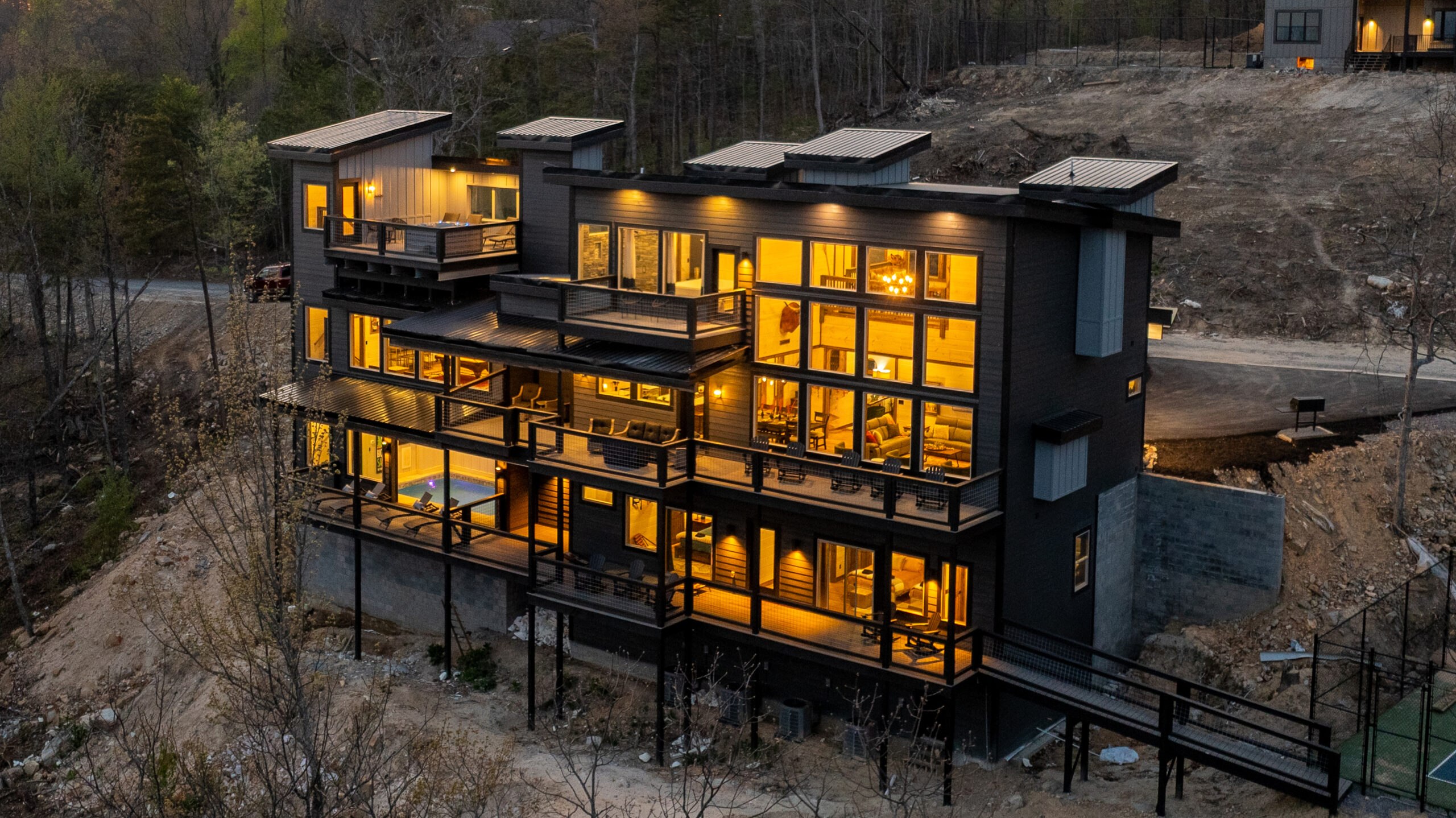 Luxury family-friendly smoky mountain cabin with incredible panoramic view